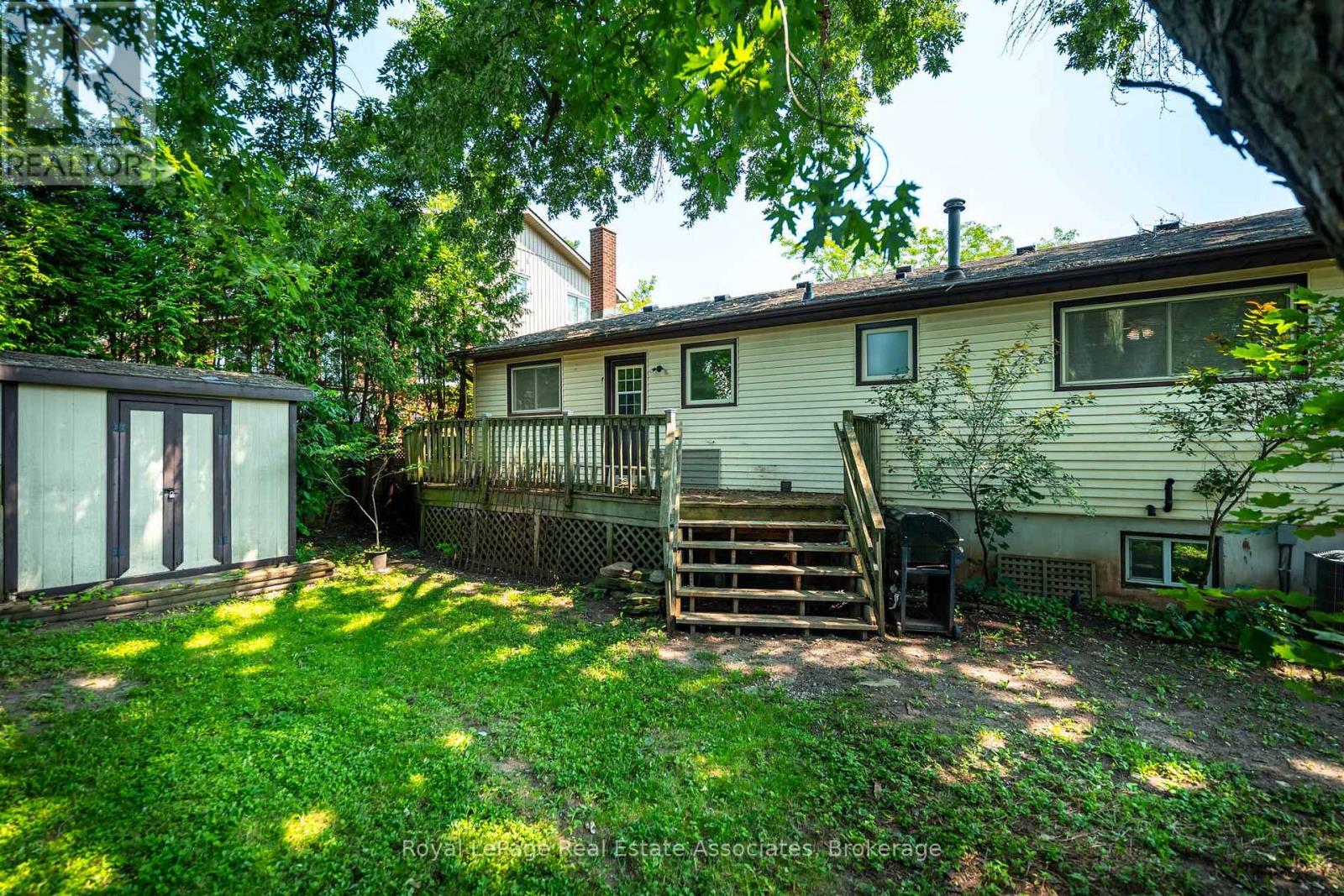 11 Berry Street, Halton Hills, Ontario  L7J 2N9 - Photo 33 - W13670912