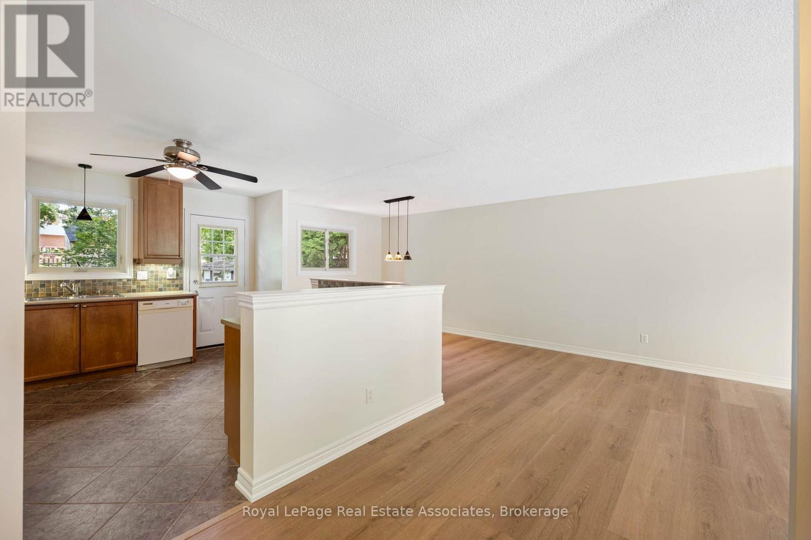 11 Berry Street, Halton Hills, Ontario  L7J 2N9 - Photo 8 - W13670912