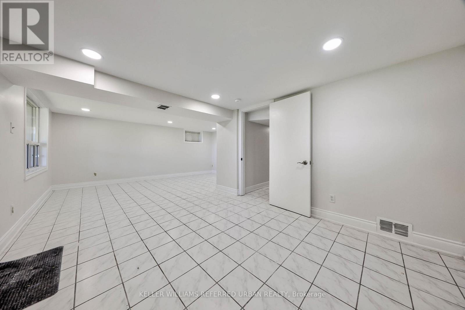 2703 Lake Shore Boulevard W, Toronto, Ontario  M8V 1G6 - Photo 19 - W13671000
