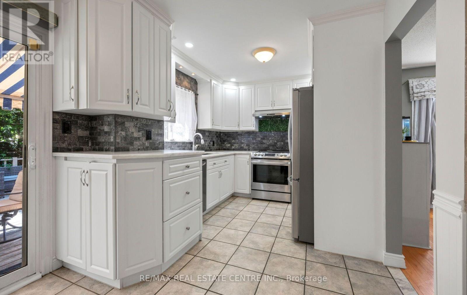 4 Ecclestone Drive, Brampton, Ontario L6X 3L6 - Photo 16 - W13671034