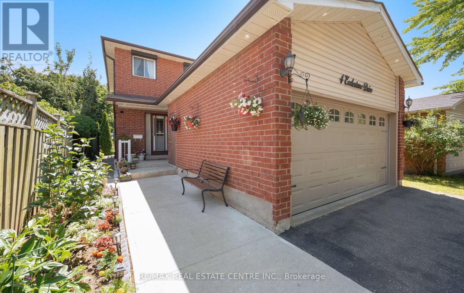 4 Ecclestone Drive, Brampton, Ontario L6X 3L6 - Photo 2 - W13671034