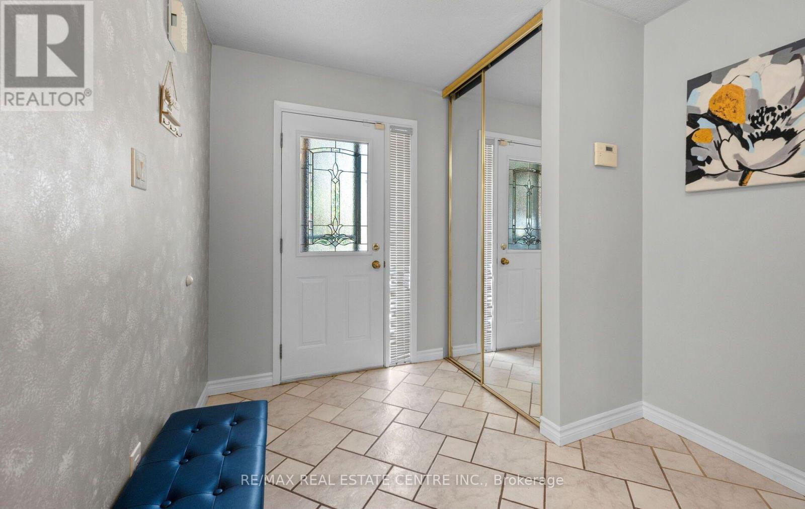 4 Ecclestone Drive, Brampton, Ontario L6X 3L6 - Photo 4 - W13671034