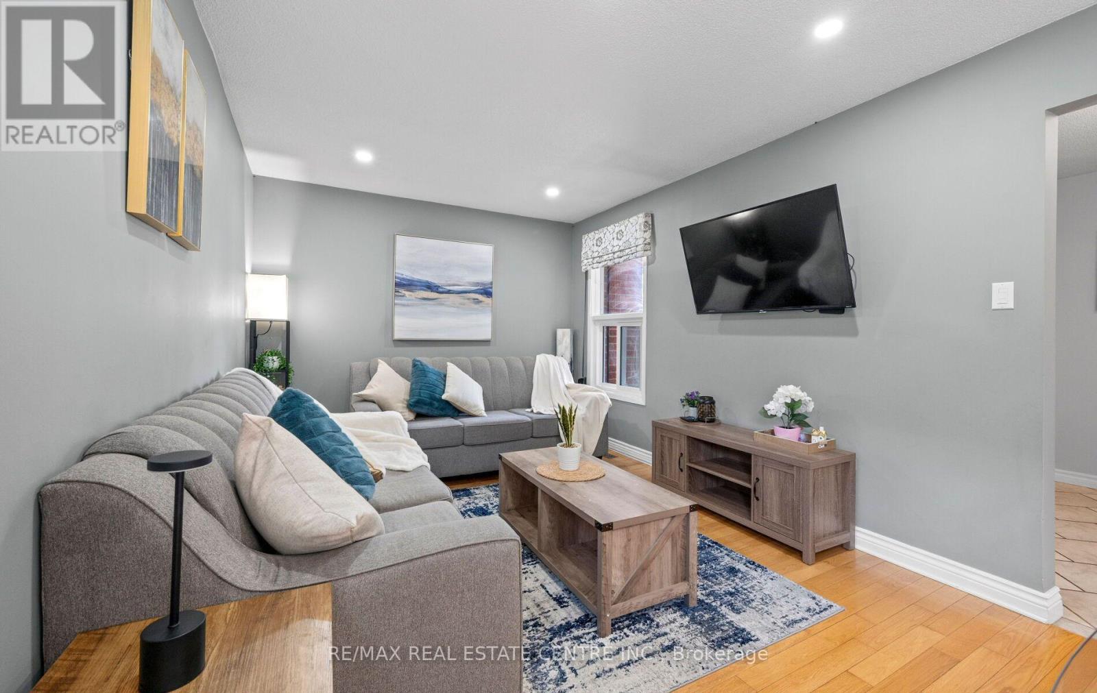 4 Ecclestone Drive, Brampton, Ontario L6X 3L6 - Photo 6 - W13671034