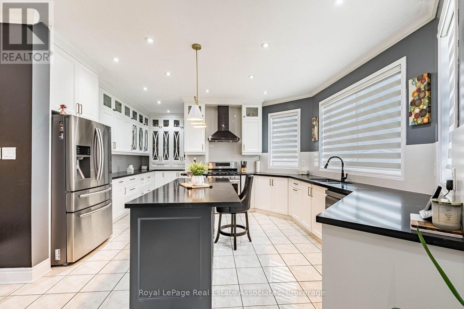 37 Latania Boulevard, Brampton, Ontario  L6P 1T1 - Photo 17 - W13671044