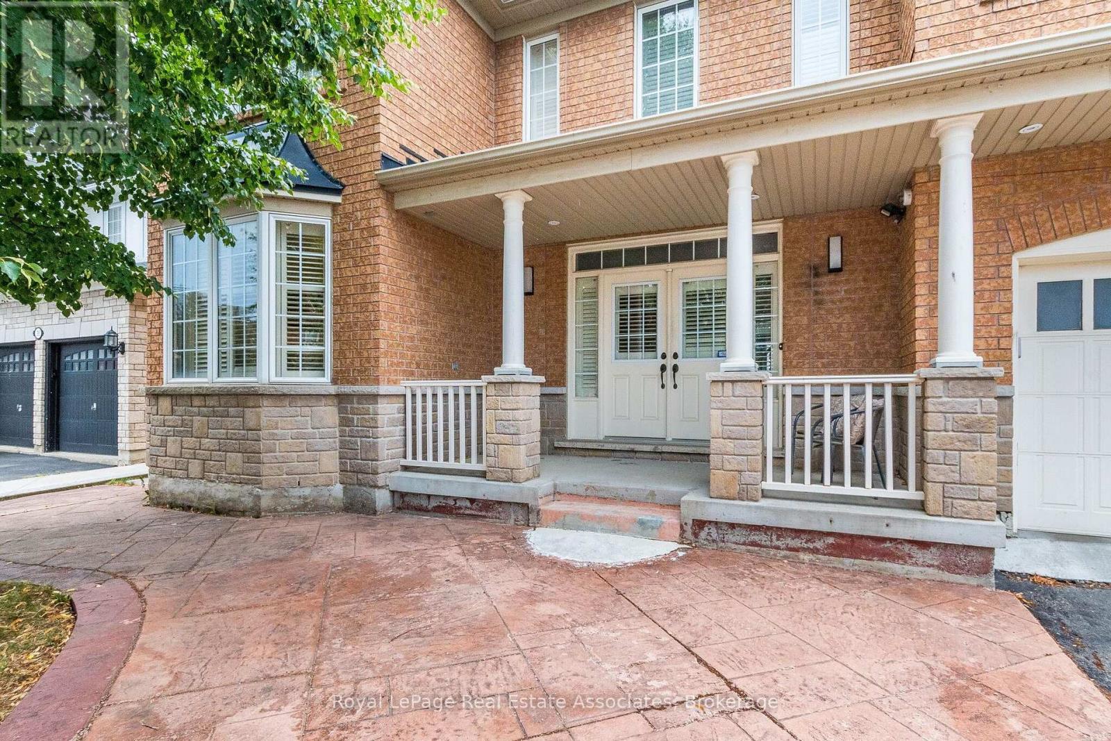 37 Latania Boulevard, Brampton, Ontario  L6P 1T1 - Photo 2 - W13671044