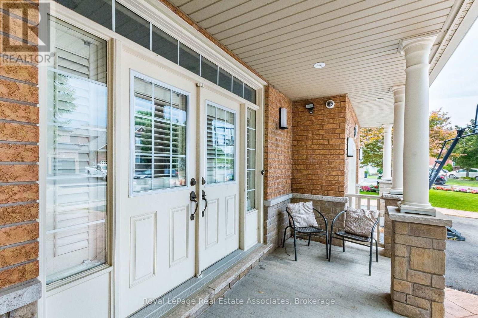 37 Latania Boulevard, Brampton, Ontario  L6P 1T1 - Photo 3 - W13671044