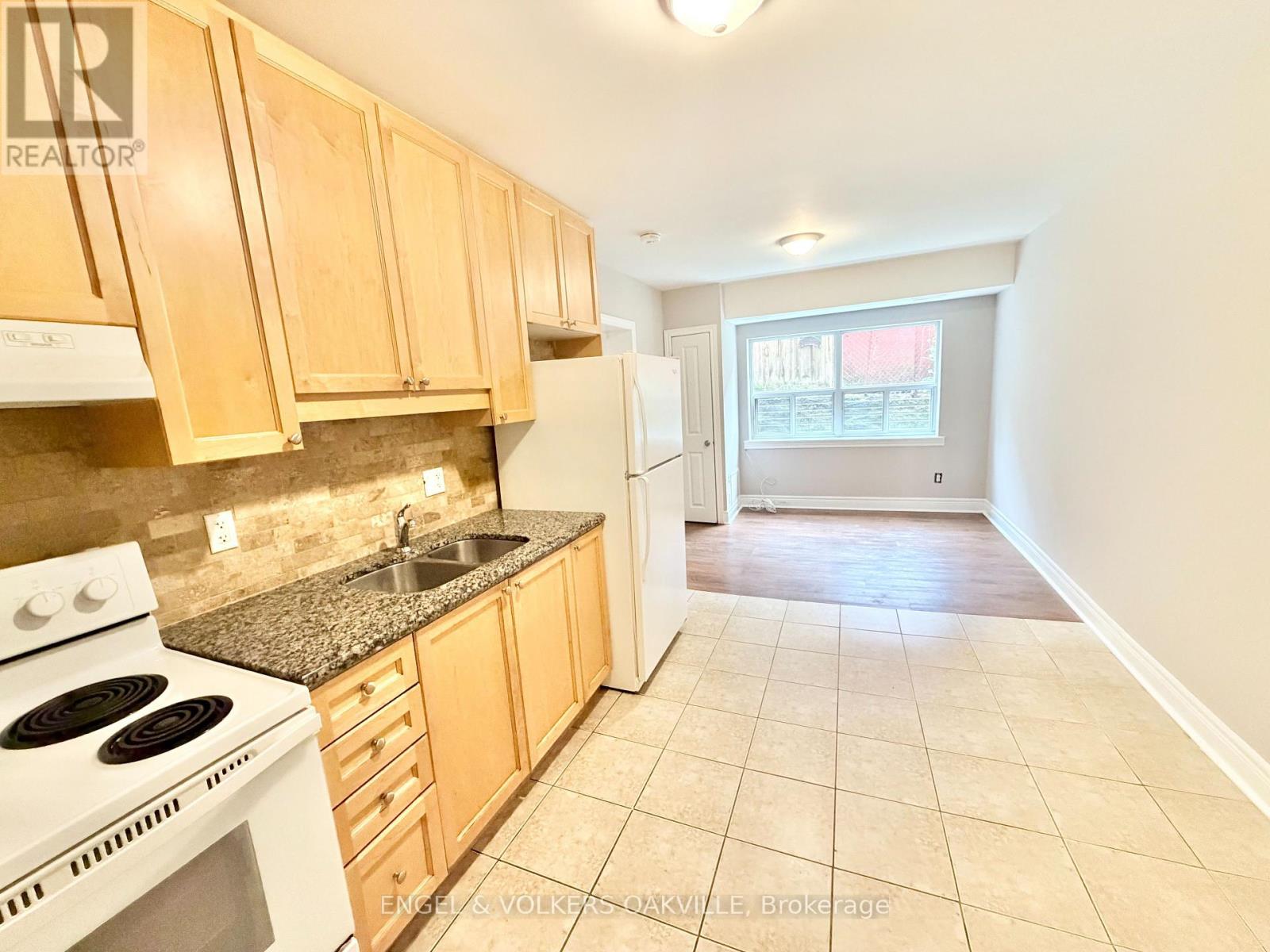 112 - 15 Thirty Third Street, Toronto, Ontario M8W 3G7 - Photo 2 - W13671054