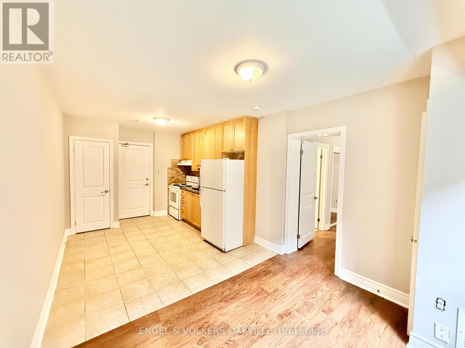 112 - 15 Thirty Third Street, Toronto, Ontario M8W 3G7 - Photo 3 - W13671054