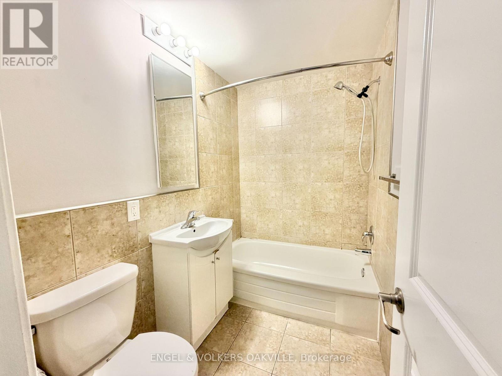 112 - 15 Thirty Third Street, Toronto, Ontario M8W 3G7 - Photo 5 - W13671054