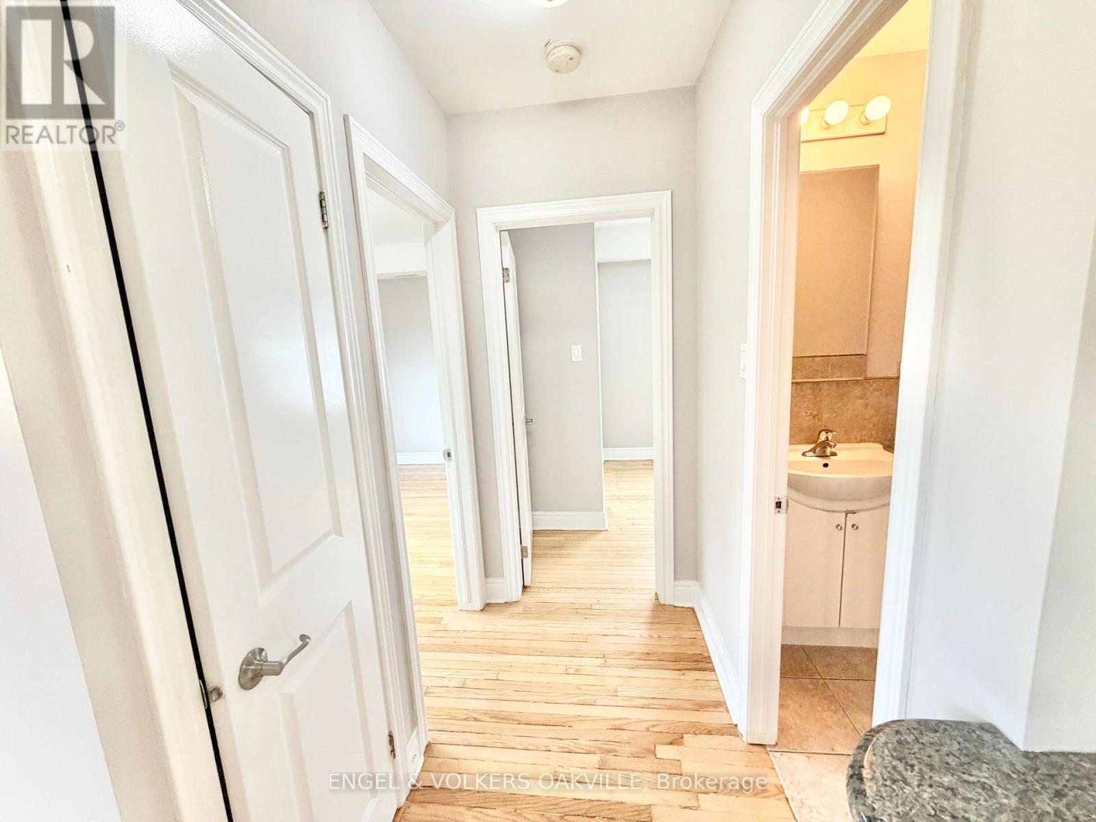 302 - 15 Thirty Third Street, Toronto, Ontario  M8W 3G7 - Photo 4 - W13671056