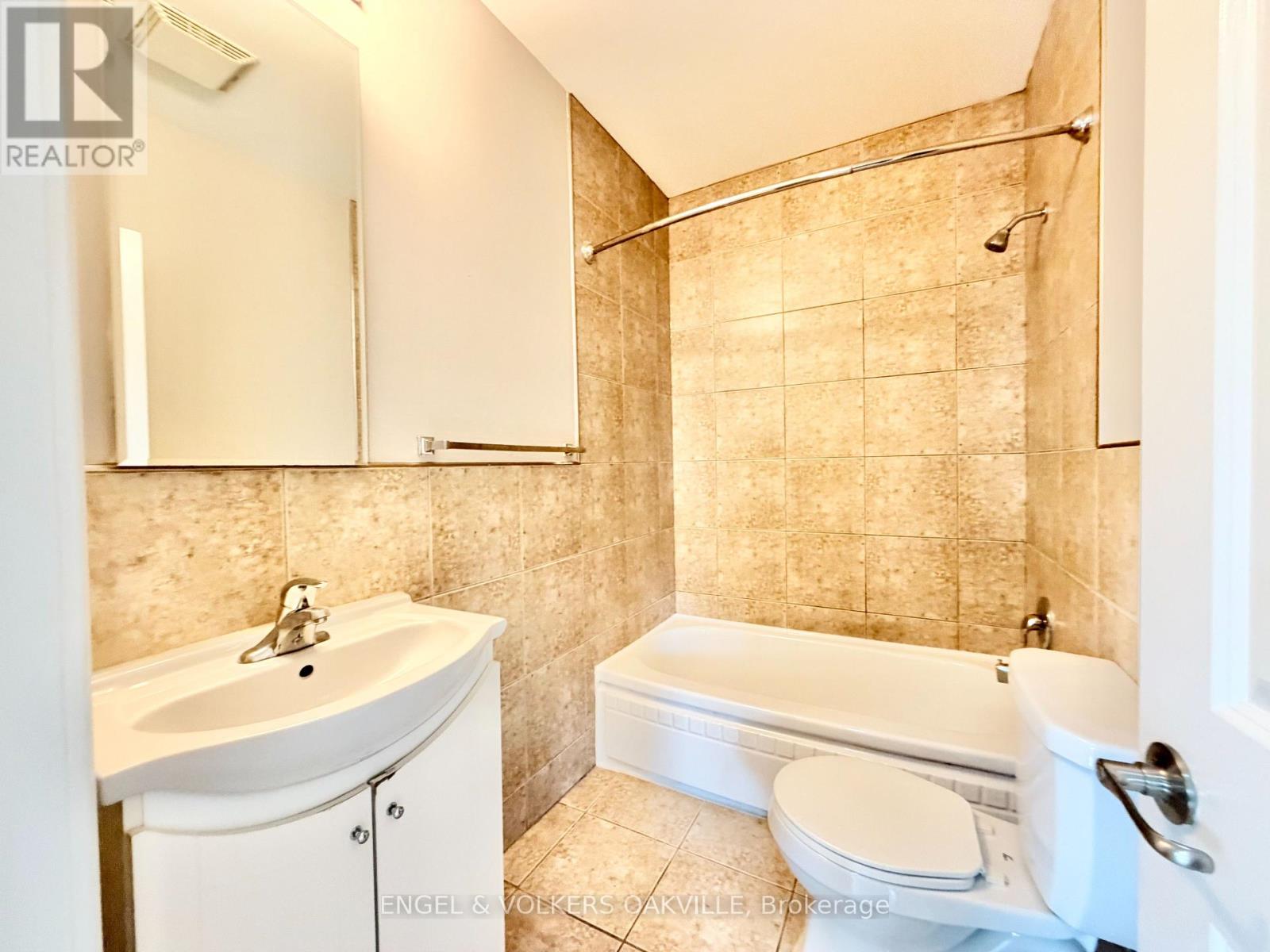 302 - 15 Thirty Third Street, Toronto, Ontario  M8W 3G7 - Photo 7 - W13671056