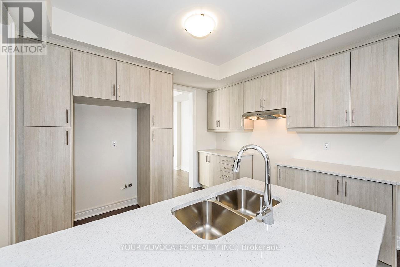 136 Falby Road, Brampton, Ontario  L6P 4S1 - Photo 5 - W13671074