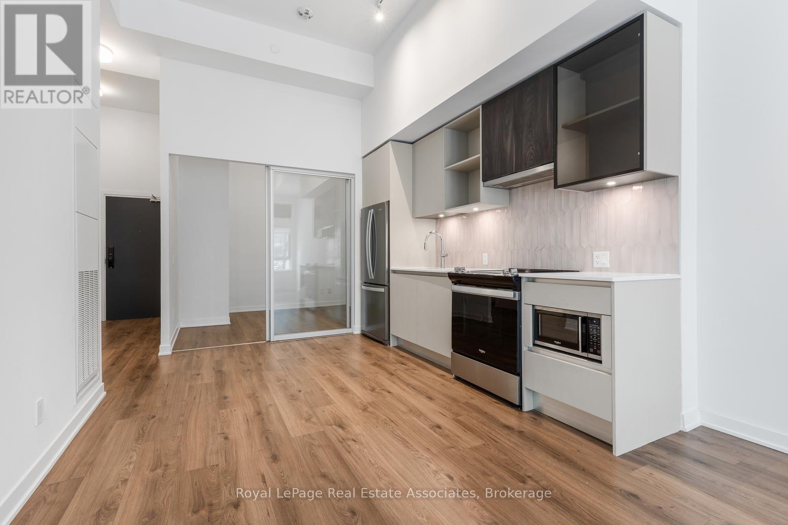 114 - 405 Dundas Street W, Oakville, Ontario L6M 4P9 - Photo 3 - W13162350