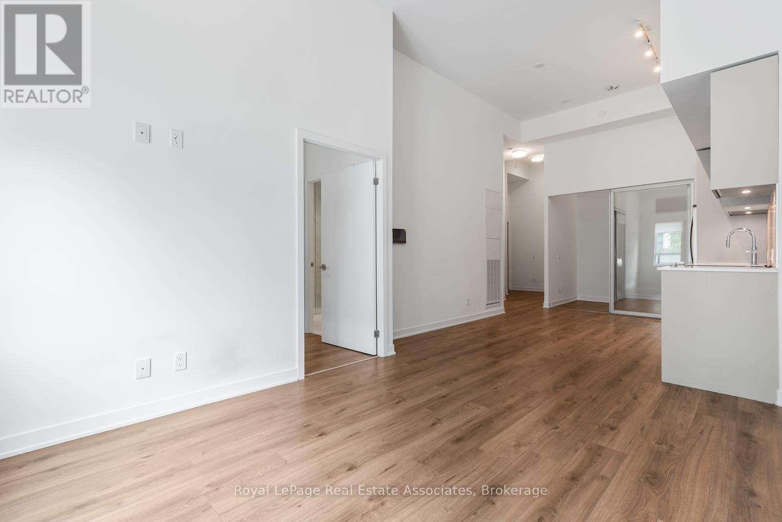 114 - 405 Dundas Street W, Oakville, Ontario L6M 4P9 - Photo 5 - W13162350