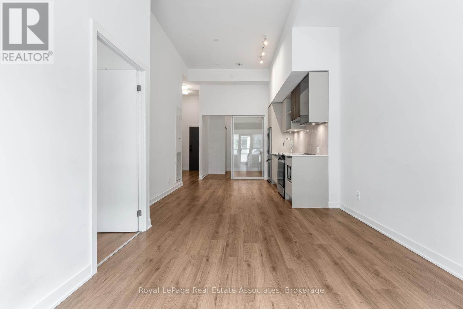 114 - 405 Dundas Street W, Oakville, Ontario L6M 4P9 - Photo 4 - W13162350