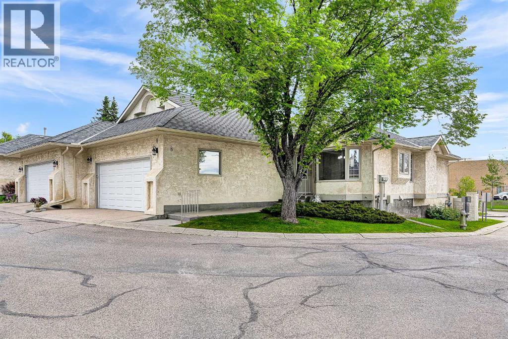 8 Edgepark Villas Nw, Calgary, Alberta  T3A 3S2 - Photo 2 - A2322098