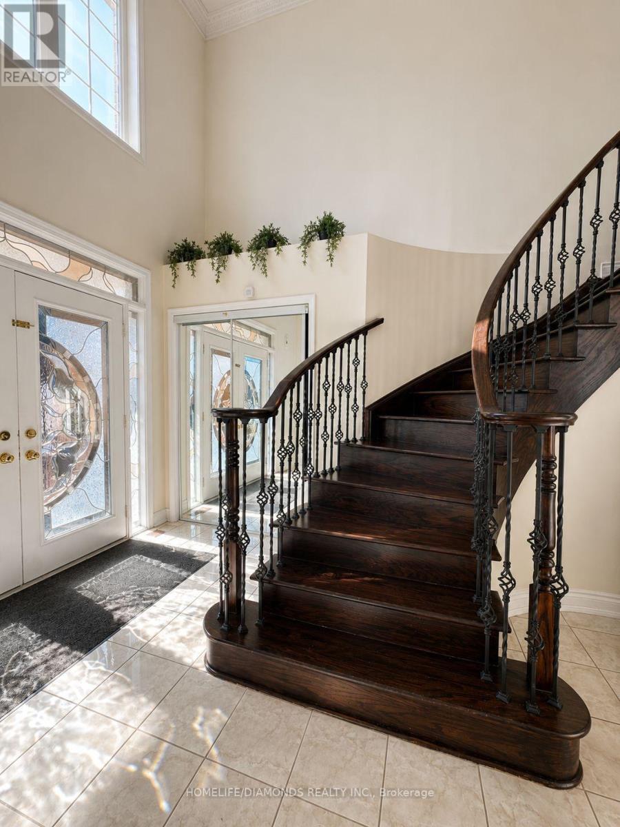 70 Maldives Crescent, Brampton, Ontario  L6P 1L1 - Photo 15 - W13549238