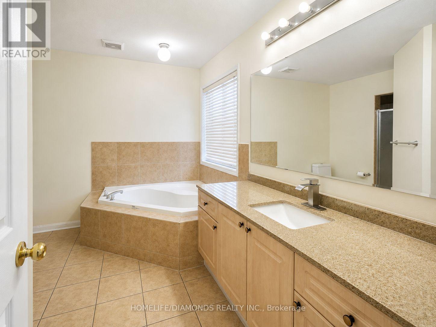 70 Maldives Crescent, Brampton, Ontario  L6P 1L1 - Photo 20 - W13549238