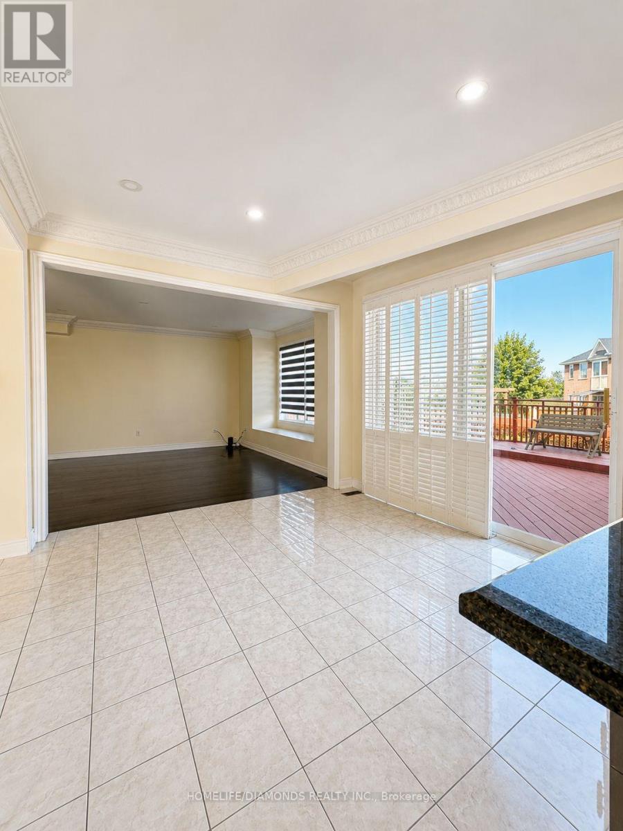 70 Maldives Crescent, Brampton, Ontario  L6P 1L1 - Photo 12 - W13549238