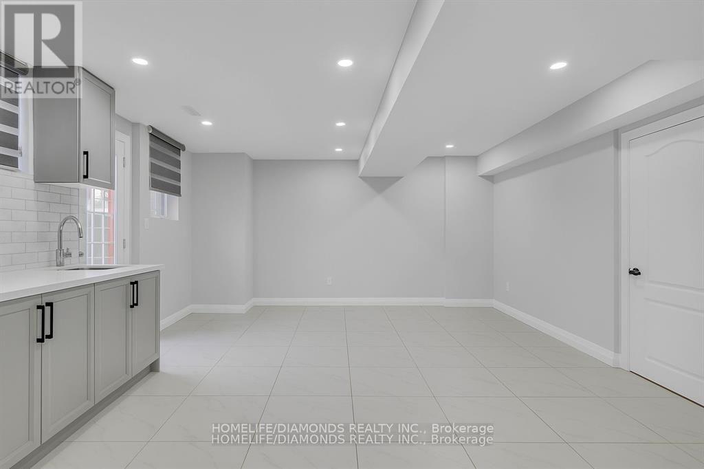 70 Maldives Crescent, Brampton, Ontario  L6P 1L1 - Photo 39 - W13549238
