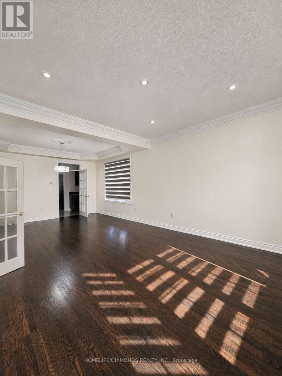 70 Maldives Crescent, Brampton, Ontario  L6P 1L1 - Photo 5 - W13549238