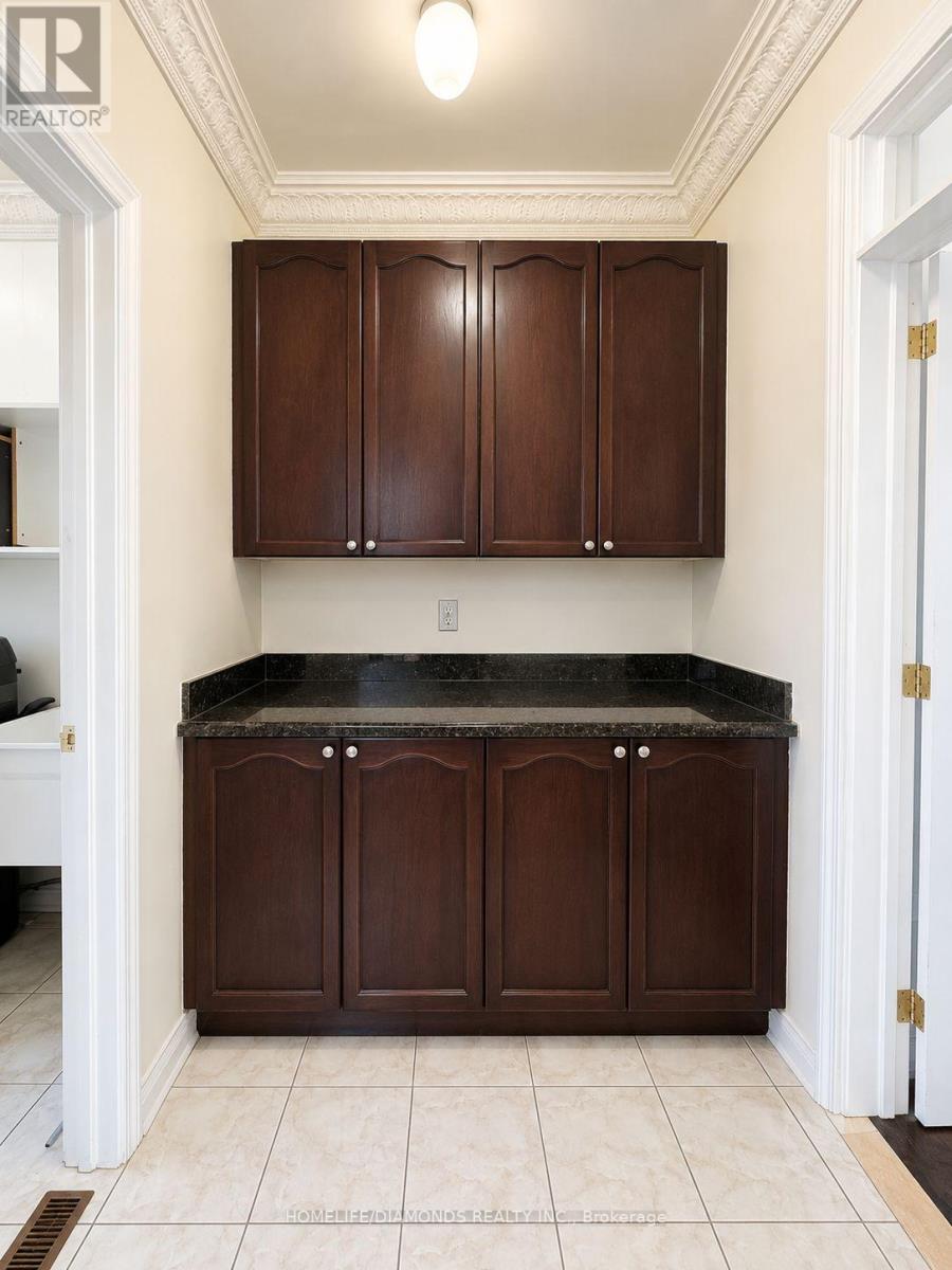 70 Maldives Crescent, Brampton, Ontario  L6P 1L1 - Photo 7 - W13549238