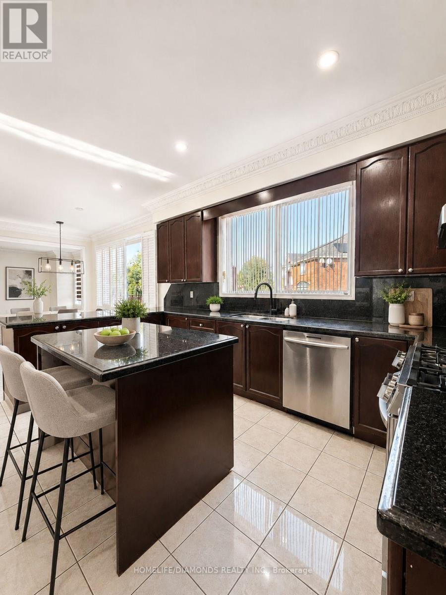 70 Maldives Crescent, Brampton, Ontario  L6P 1L1 - Photo 9 - W13549238