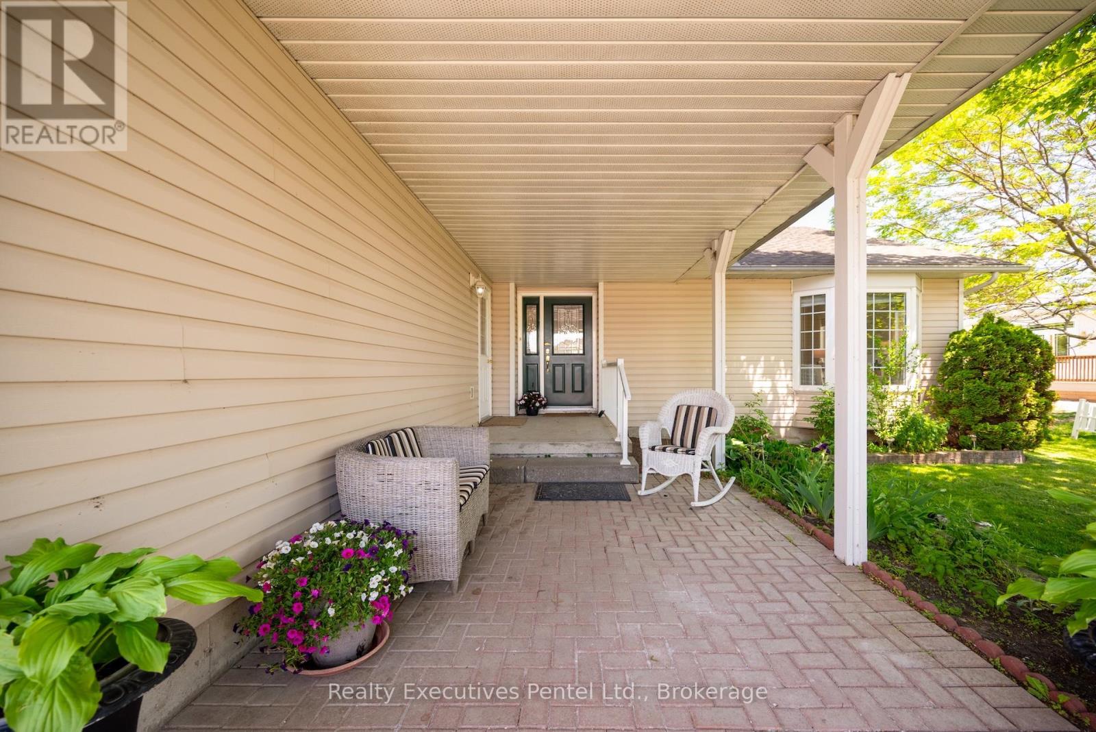 1 Cliff Drive, Clarington, Ontario  L1B 1P2 - Photo 3 - E13671092