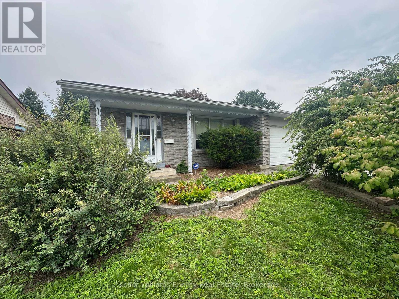 252 Keewatin Street S, Oshawa, Ontario  L1H 6Z8 - Photo 1 - E13671260