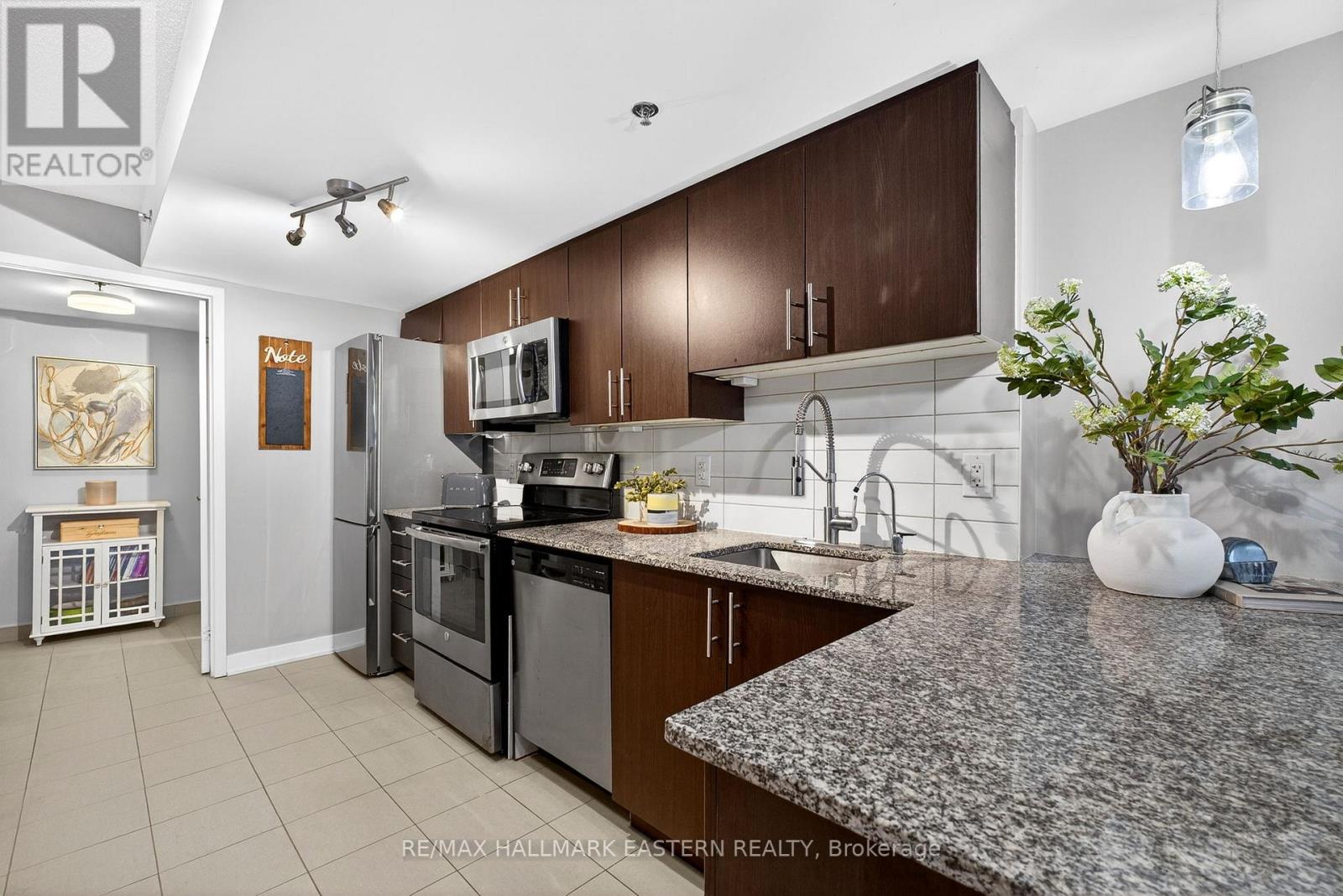 Th3 - 11 Superior Avenue, Toronto, Ontario  M8V 0A7 - Photo 12 - W13671108