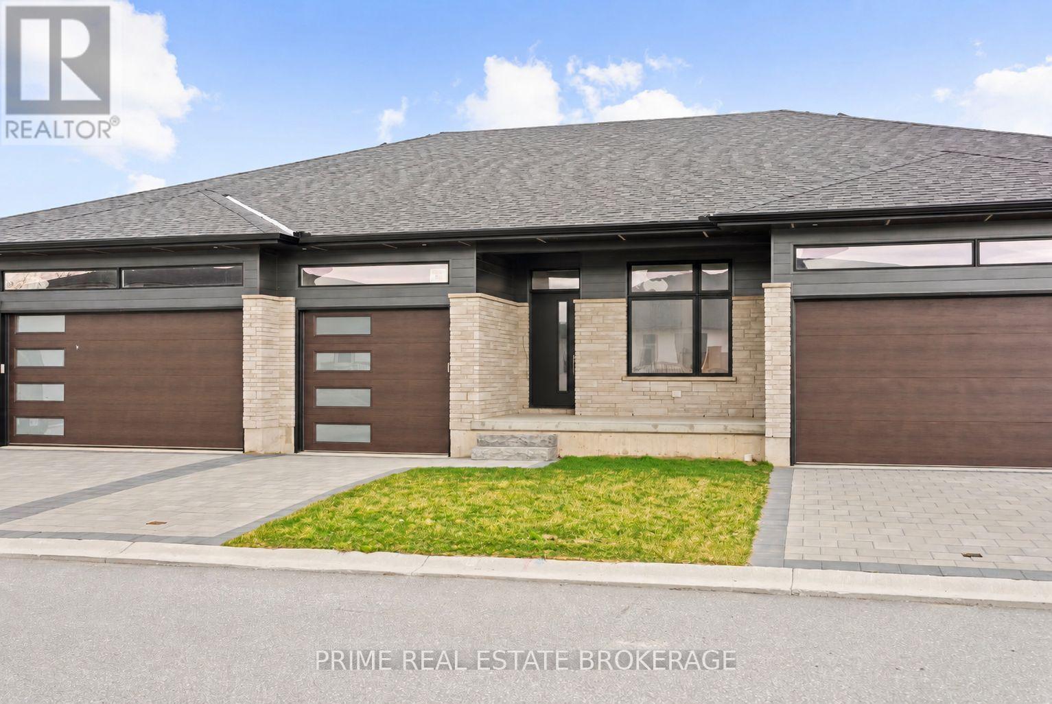 9 - 94 Coastal Crescent, Lambton Shores, Ontario  N0M 1T0 - Photo 2 - X13671240