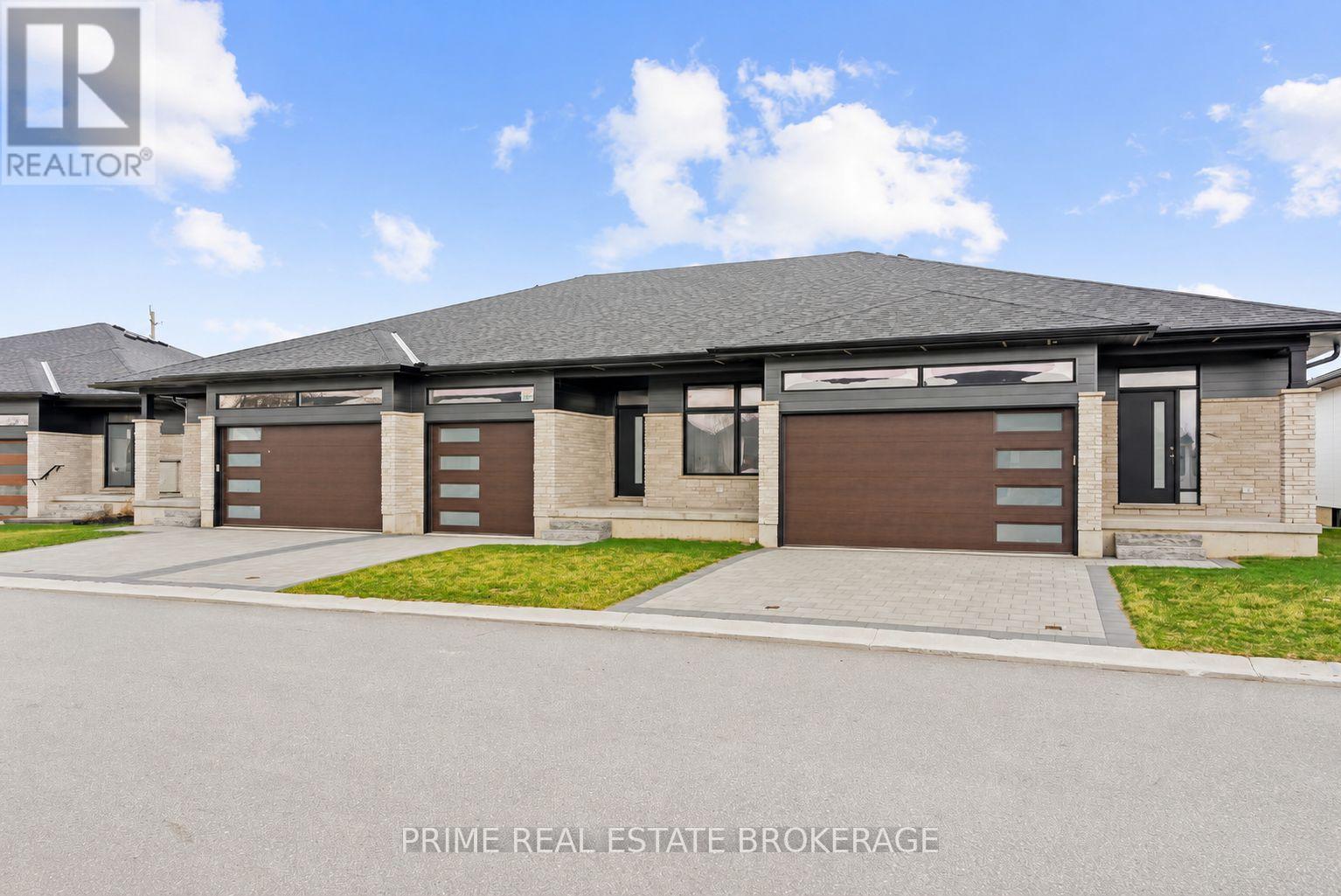 9 - 94 Coastal Crescent, Lambton Shores, Ontario  N0M 1T0 - Photo 3 - X13671240