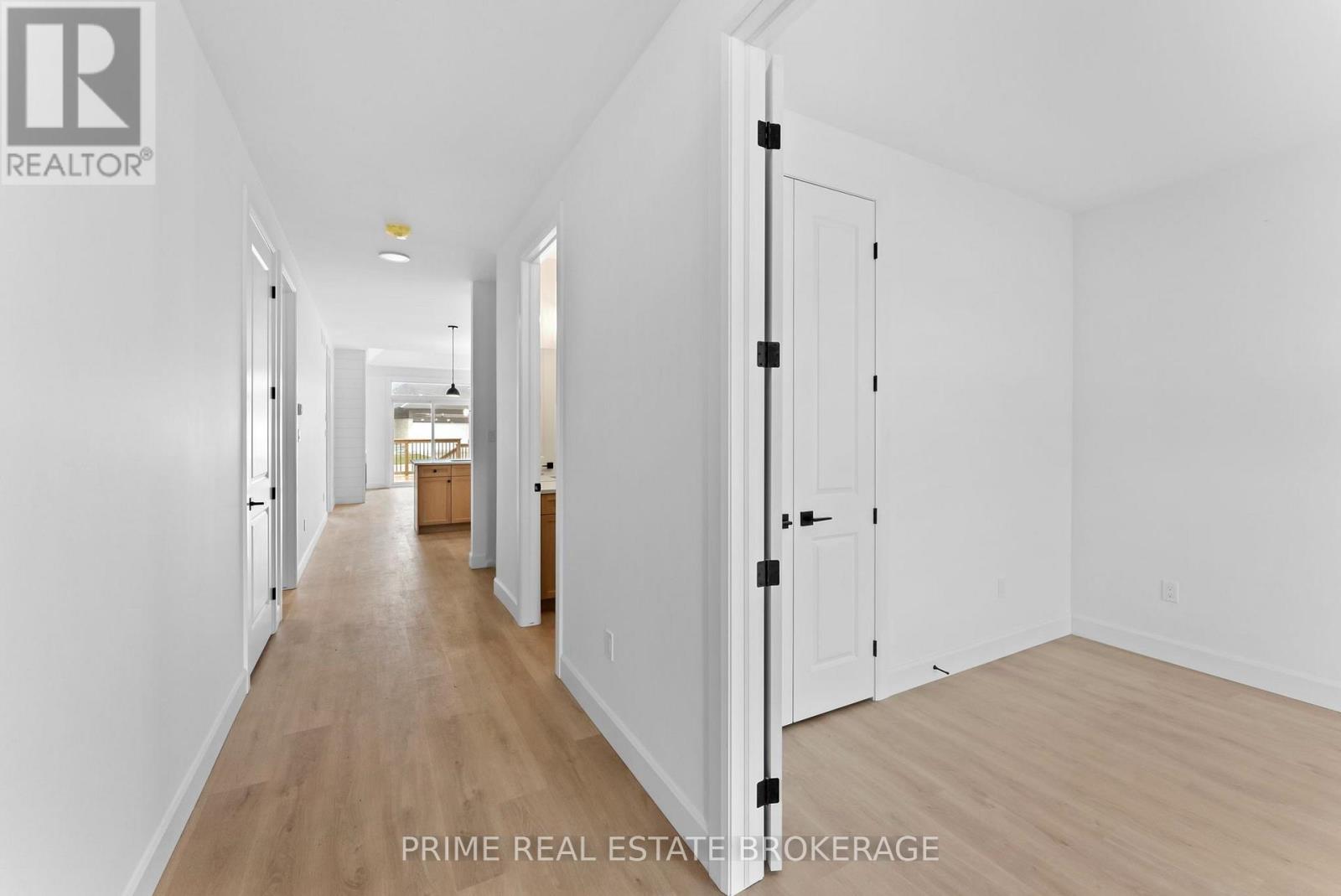 9 - 94 Coastal Crescent, Lambton Shores, Ontario  N0M 1T0 - Photo 4 - X13671240