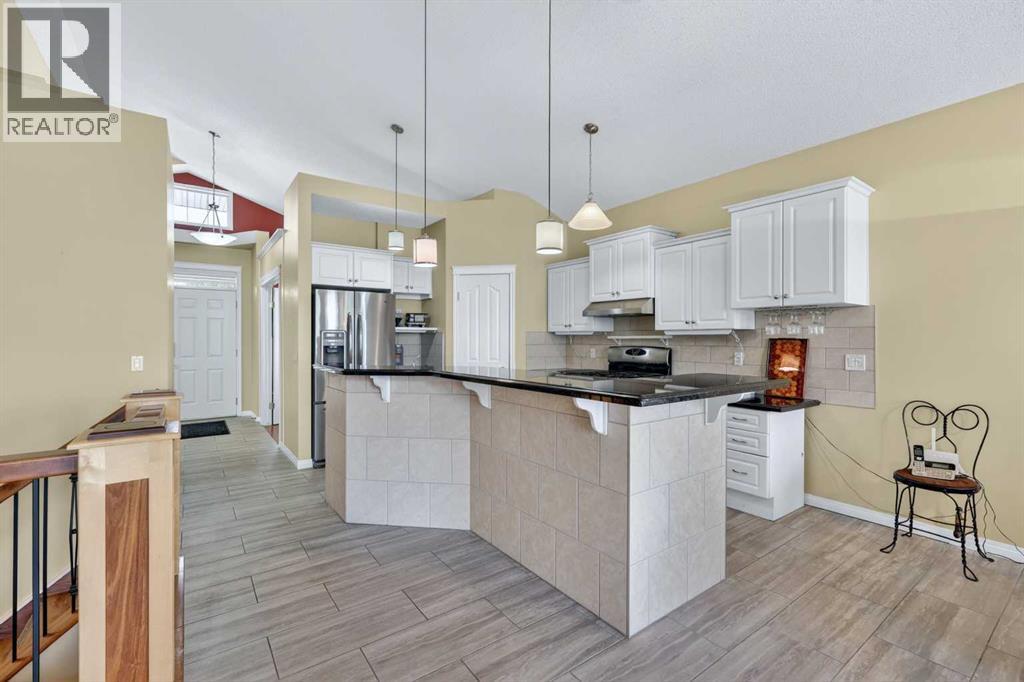 118 Invermere Drive Drive, Chestermere, Alberta  T1X 1L1 - Photo 13 - A2319133