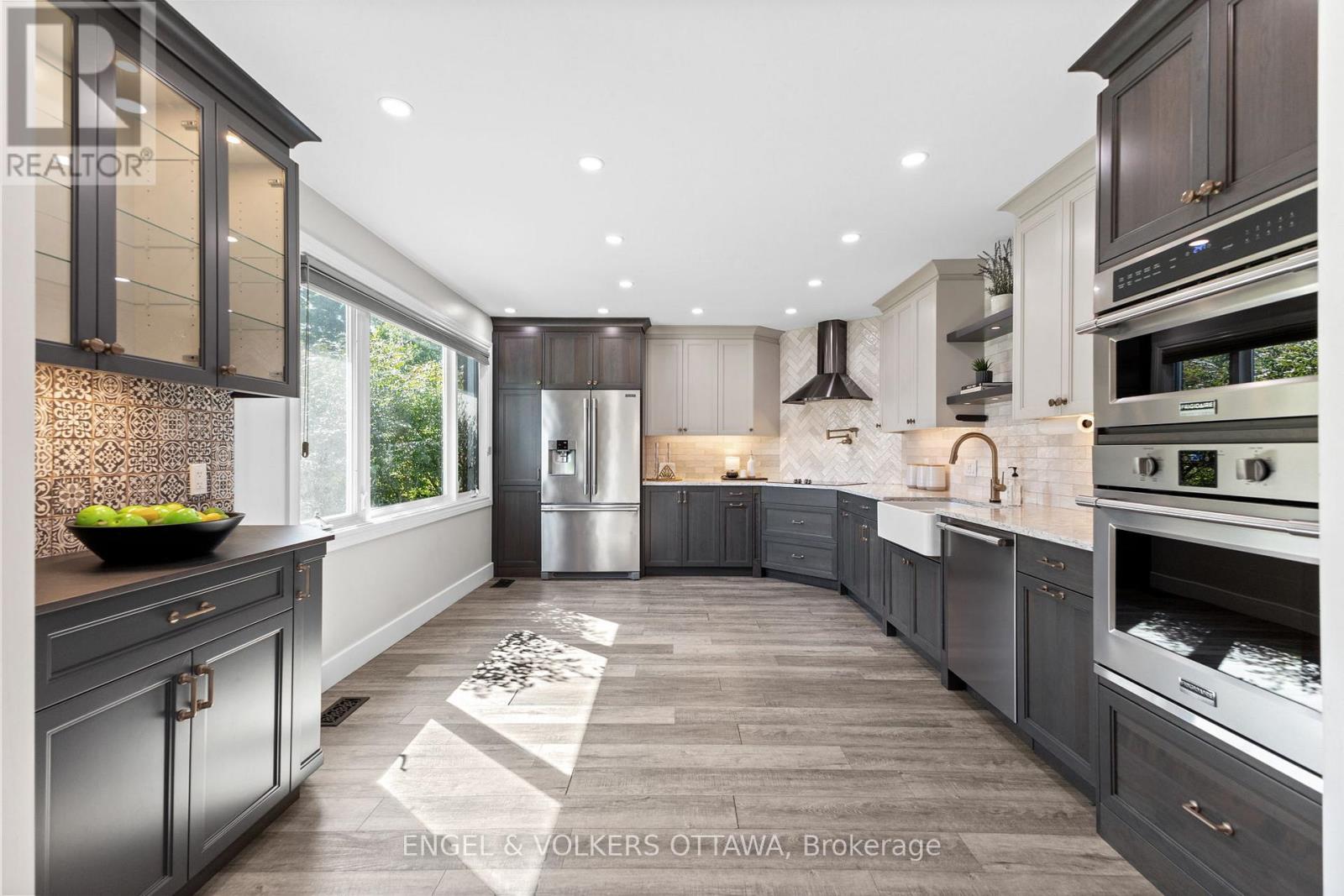 855 Weston Drive, Ottawa, Ontario  K1G 1W5 - Photo 4 - X13671134