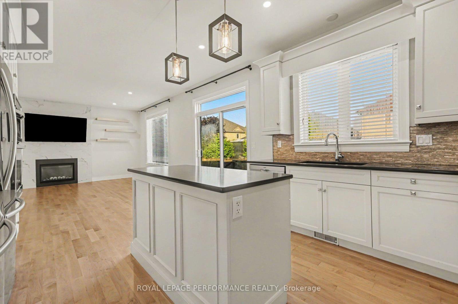 523 Adamson Crescent, Ottawa, Ontario  K2S 0S7 - Photo 8 - X13671258