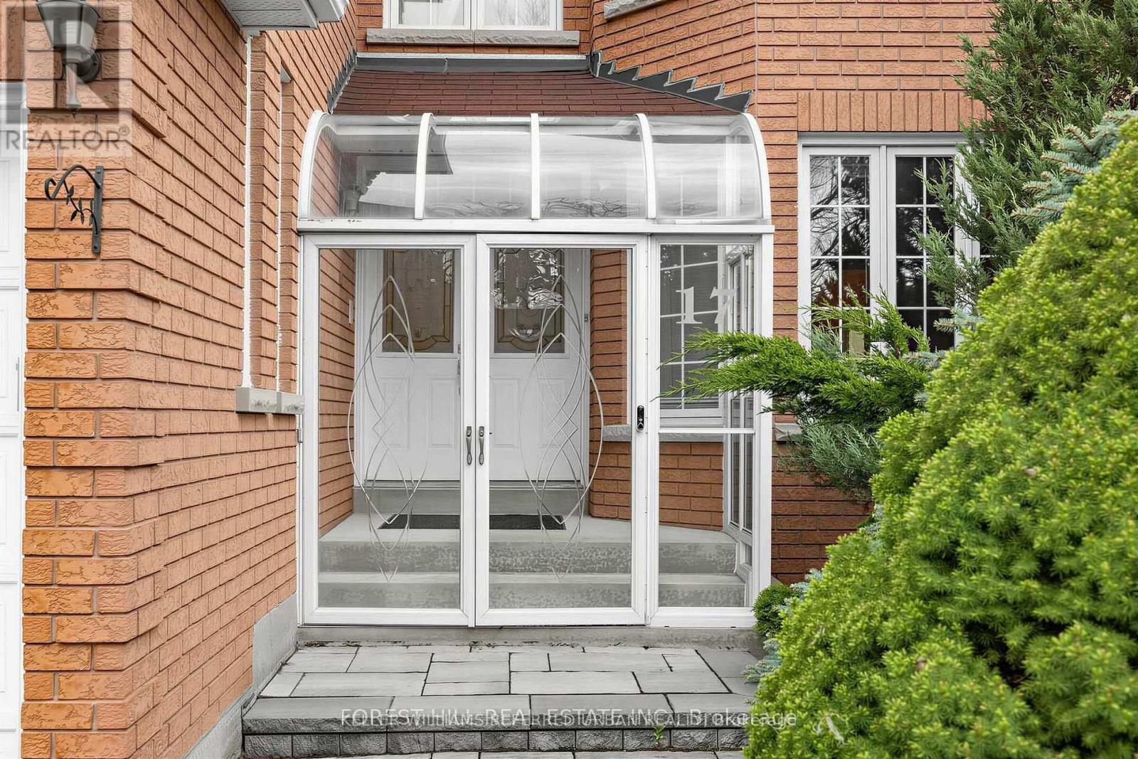 17 Lady Lynn Crescent, Richmond Hill, Ontario  L4B 3V5 - Photo 3 - N13447270