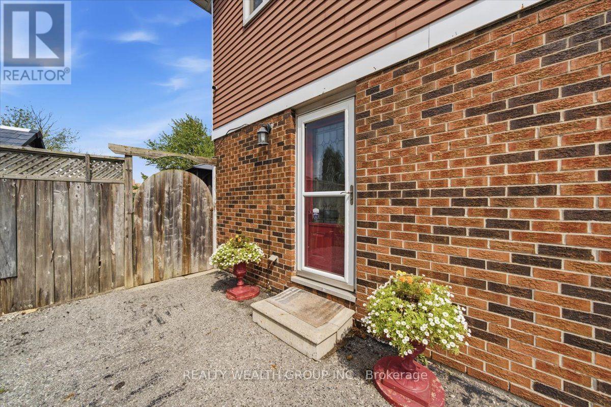 128 John Tabor Trail, Toronto, Ontario  M1B 2V2 - Photo 4 - E13671196