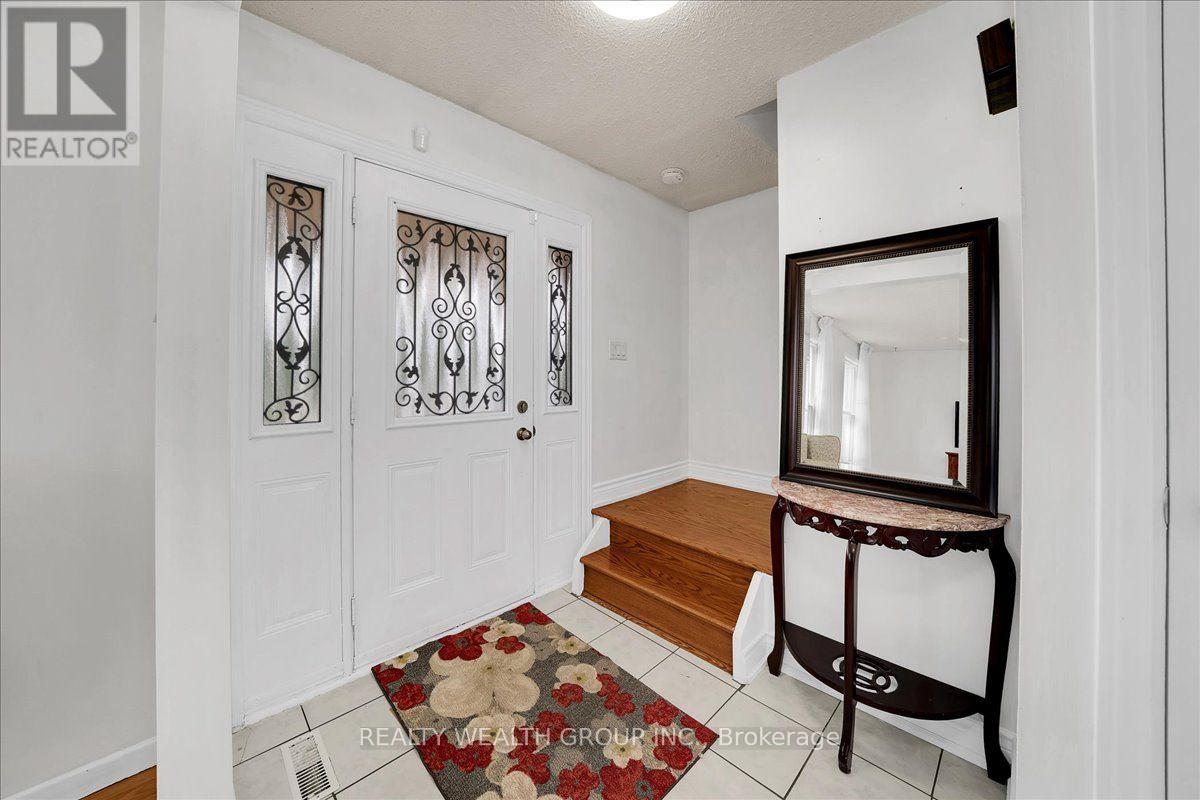 128 John Tabor Trail, Toronto, Ontario  M1B 2V2 - Photo 5 - E13671196