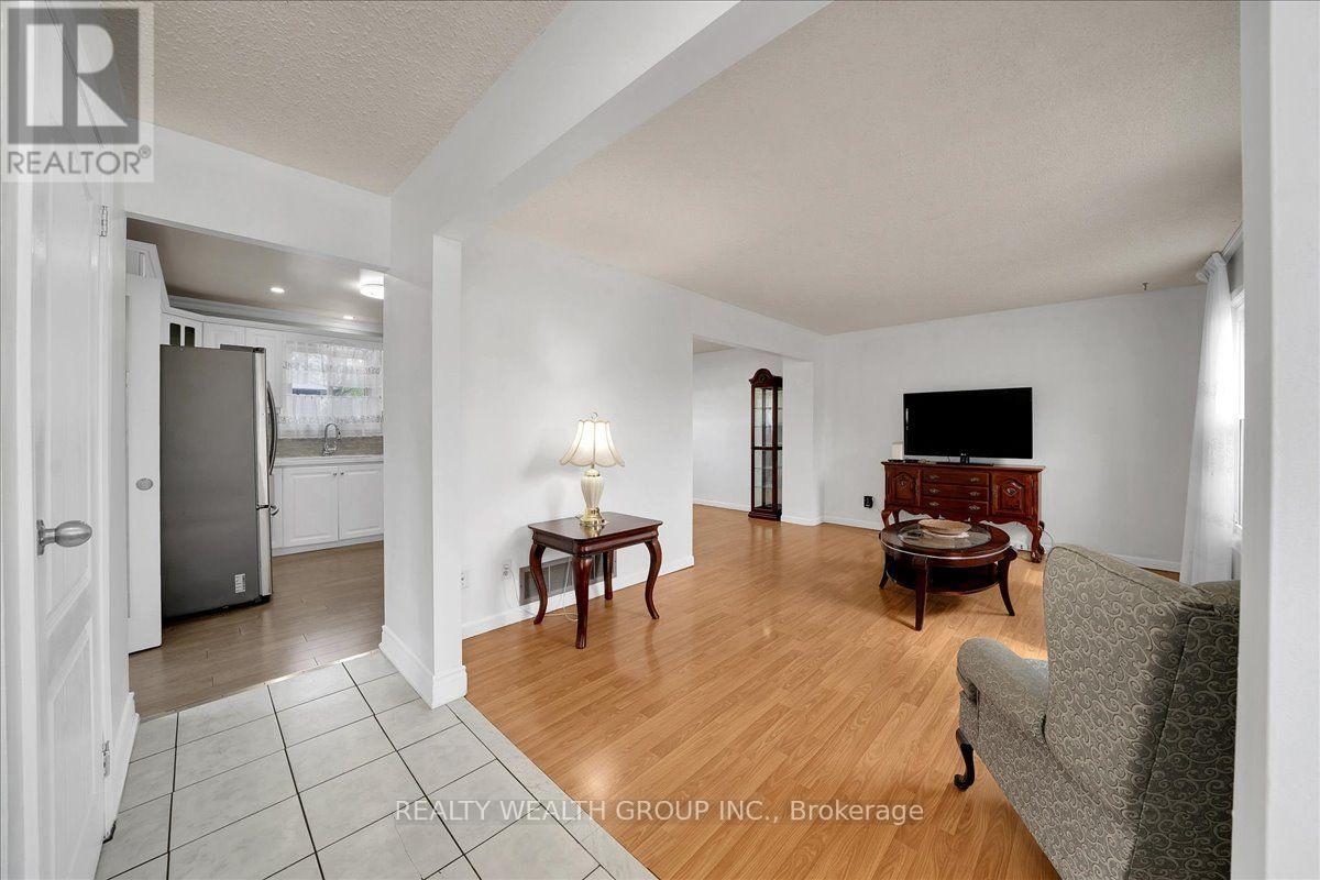 128 John Tabor Trail, Toronto, Ontario  M1B 2V2 - Photo 6 - E13671196