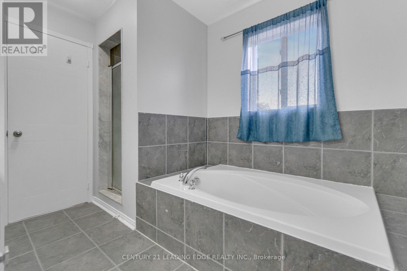 1296 Ashgrove Crescent, Oshawa, Ontario  L1K 3A6 - Photo 24 - E13671262