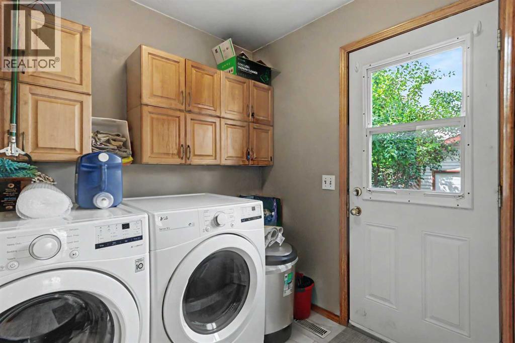 311 Erin Circle SE, Calgary, Alberta  T2B 3J1 - Photo 10 - A2334235