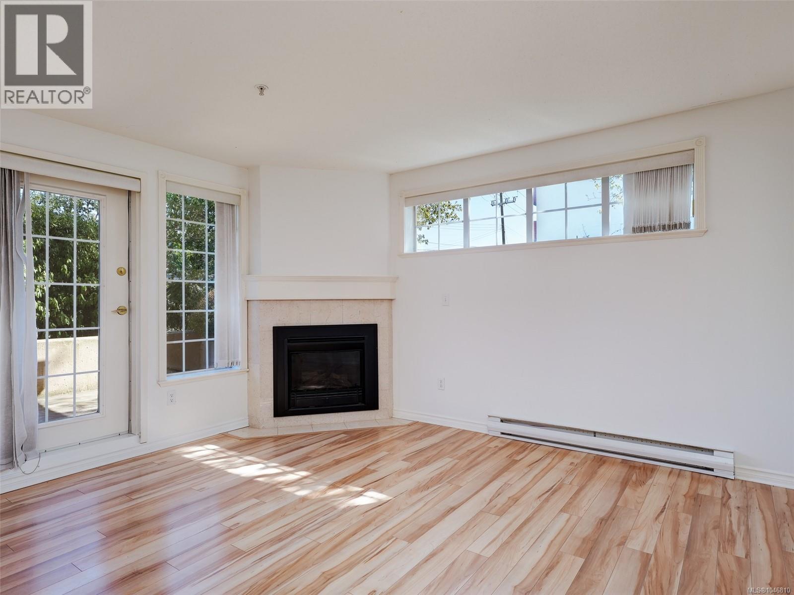 109 1371 Hillside Ave, Victoria, British Columbia  V8T 2B3 - Photo 3 - 1046810