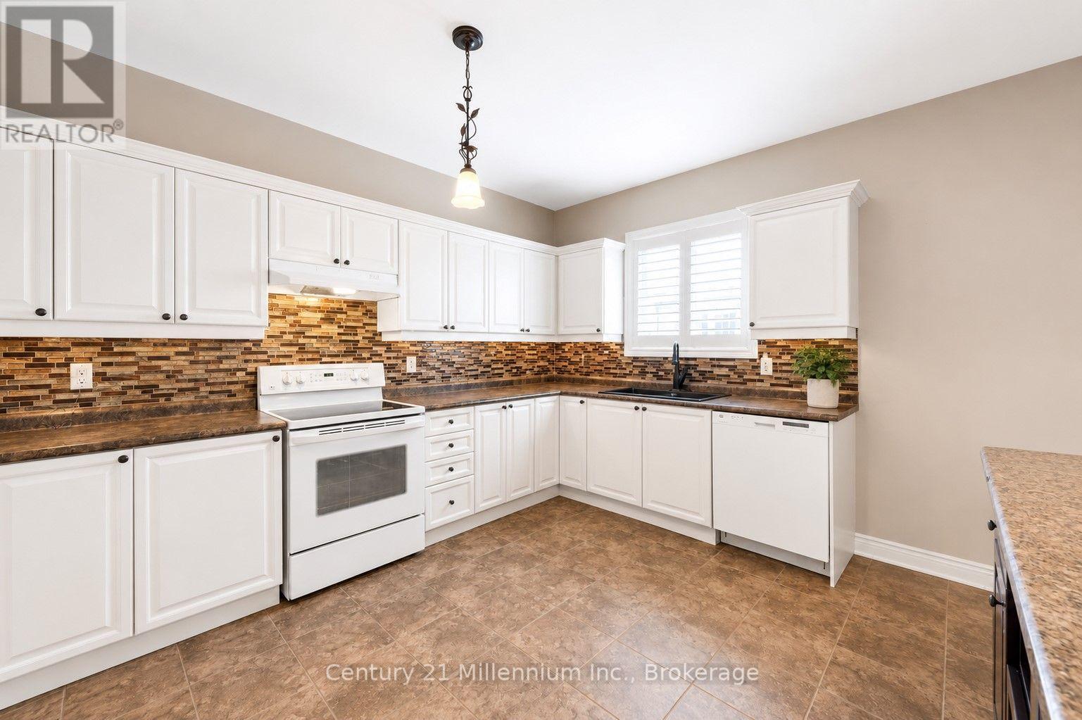 9 Hill Street, Collingwood, Ontario  L9Y 0A7 - Photo 6 - S13528202