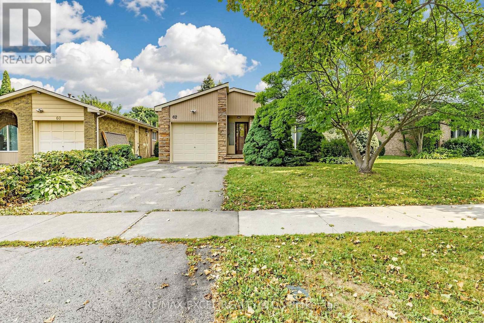 62 ARDGOWAN CRESCENT, Toronto, Ontario