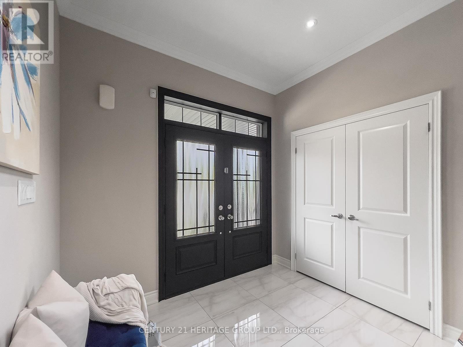 20 Barrow Avenue, Bradford West Gwillimbury, Ontario  L3Z 0W1 - Photo 5 - N13526202