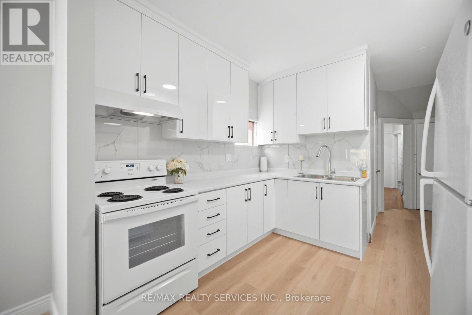 1147 Dufferin Street, Toronto, Ontario  M6H 4B7 - Photo 11 - W13582660