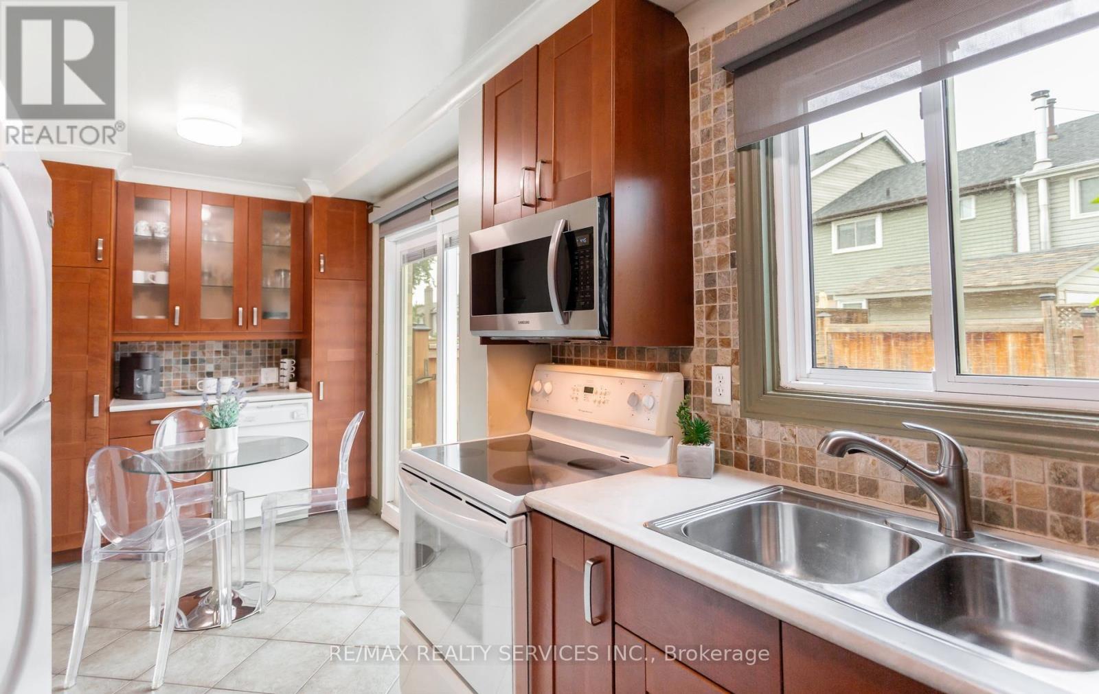 35 Sparklett Crescent, Brampton, Ontario  L6Z 1M7 - Photo 12 - W13671164