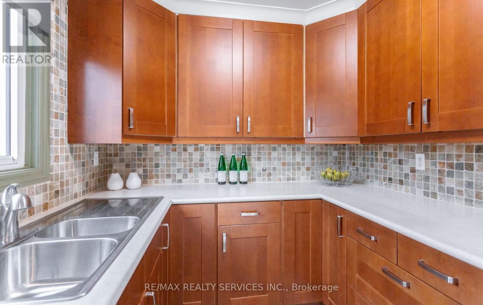 35 Sparklett Crescent, Brampton, Ontario  L6Z 1M7 - Photo 13 - W13671164