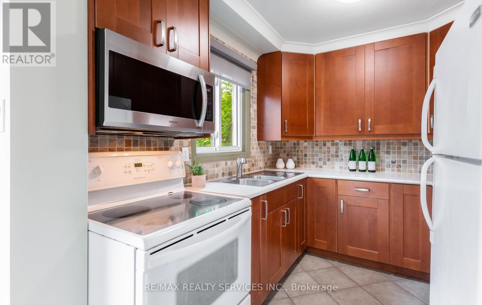 35 Sparklett Crescent, Brampton, Ontario  L6Z 1M7 - Photo 14 - W13671164